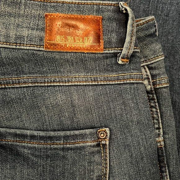 Mid rise straight Zara Jeans - Size 6 - Picture 3 of 6